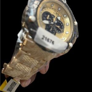 Large Mens Invicta still in plastic‼️⌚️⌚️👀